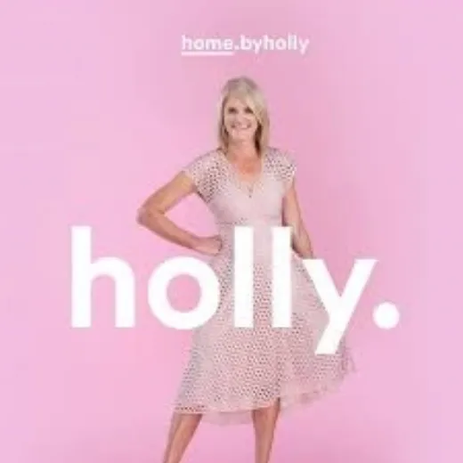 Holly  Komorowski - Real Estate Agent at home.byholly - Canberra