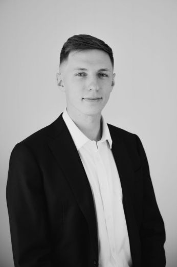 Bartek Machowicz - Real Estate Agent at Aaron and Co