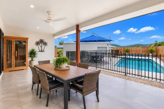 1/11 Jessamine Close, Cannonvale, Qld 4802