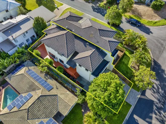 1/5 Maslin Chase, Pacific Pines, Qld 4211