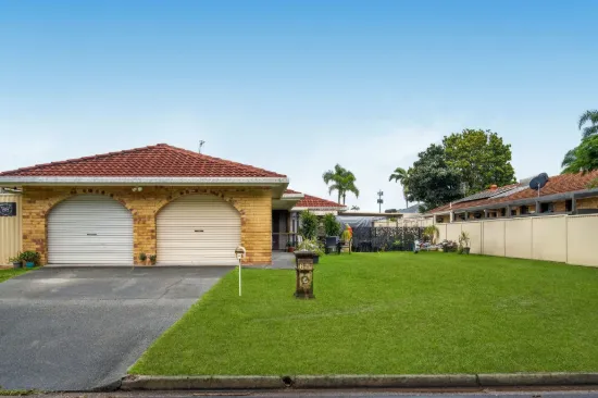 1/6 Eurimbula Court, Paradise Point, Qld 4216