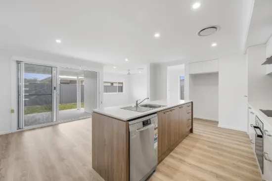 1/65 Commander Street, Thrumster, NSW 2444