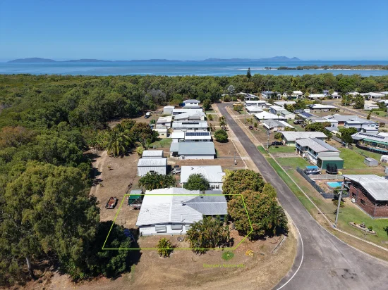 1 Herring Street, Taylors Beach, Qld 4850