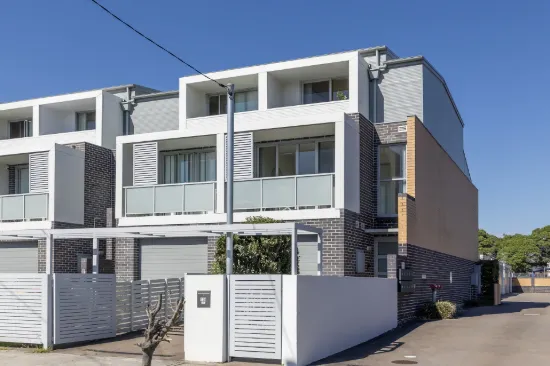 12b MacIntosh Street, Mascot, NSW 2020