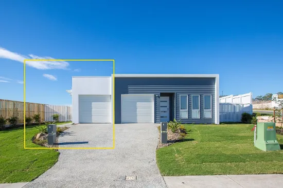 2/1 Howell Cres, Pimpama, Qld 4209