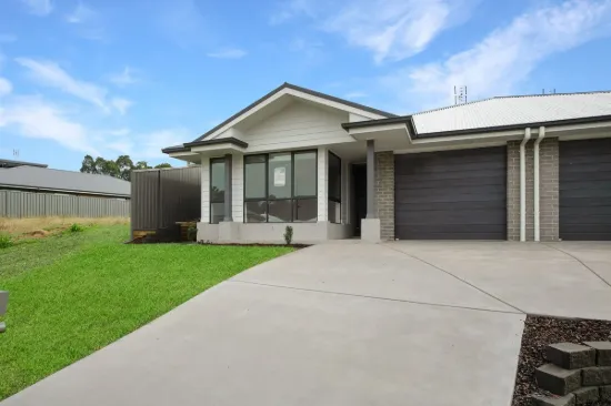 2/10 (10A) Thurlstone Street, Farley, NSW 2320