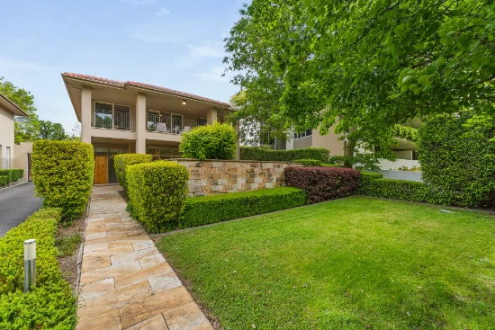 2/15 State Circle, Forrest, ACT 2603