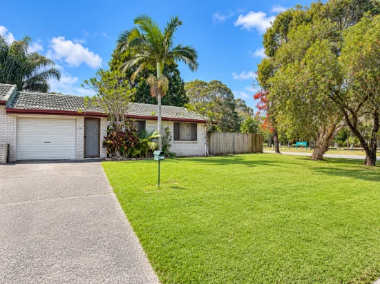 2/17 Terrigal Crescent, Southport, Qld 4215