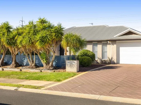2/18 Sambar Court, Kearneys Spring, Qld 4350