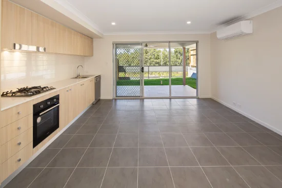 2/23 Oxenham Circuit, Augustine Heights, Qld 4300 - For Rent