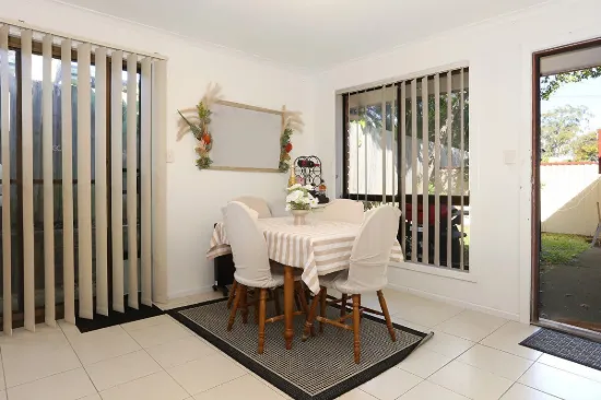2/233 Central Street, Labrador, Qld 4215