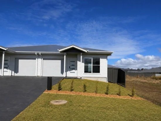 2/24 Cubbaroo Street, Old Bar, NSW 2430
