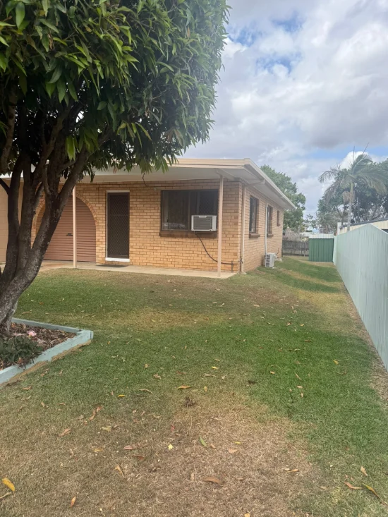 2/302 Bloxsom Street, Koongal, Qld 4701