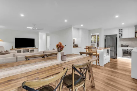 2/4 Greenleaf Close, Burleigh Waters, Qld 4220 - For Sale