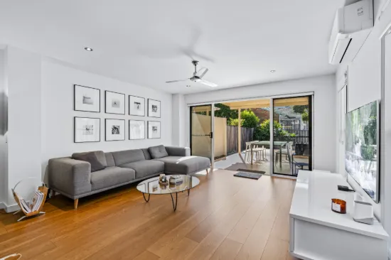 2/5 Ashton Street, Labrador, Qld 4215