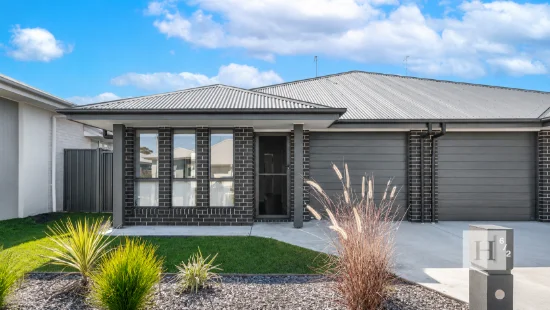 2/6 Algona Road, Forster, NSW 2428