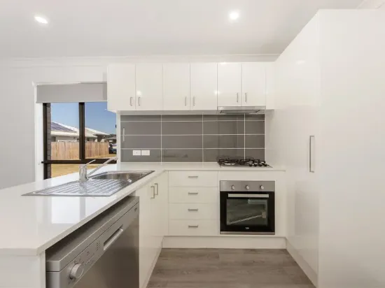 2/60 Central Park Drive, Eagleby, Qld 4207