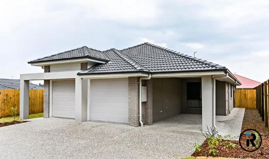 2/7 Bluegrass Crecent, Hillcrest, Qld 4118