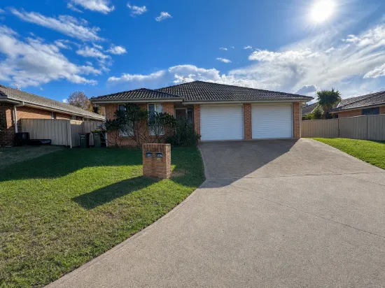 27 & 27A Candlebark Close, West Nowra, NSW 2541
