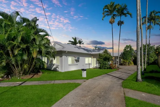 7 Holden Close, Whitfield, Qld 4870