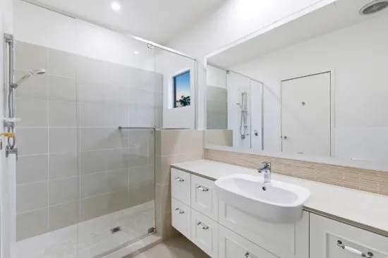 7006B Vista Drive, Benowa, Qld 4217-Image