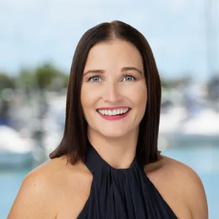 Claudia Woods - Real Estate Agent