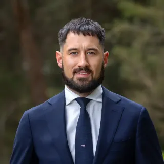 Cameron Smart - Real Estate Agent