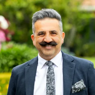 Nazz Mina - Real Estate Agent