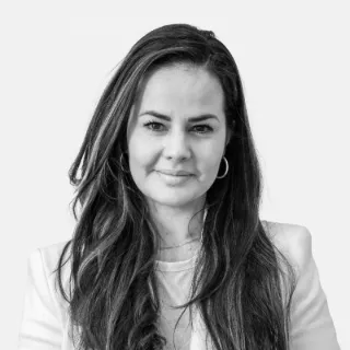 Lucia Romanos - Real Estate Agent