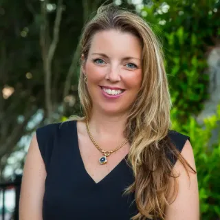Stephanie Williams - Real Estate Agent