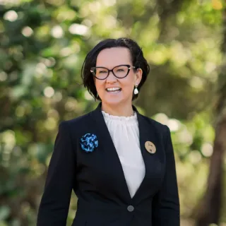 Tina Sander - Real Estate Agent