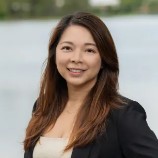 Ivy Lon - Real Estate Agent