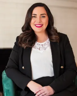 Cloe Smith - Real Estate Agent
