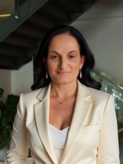 Elizabeth Hunter - Real Estate Agent