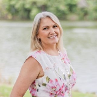 Elizabeth  Hickey - Real Estate Agent