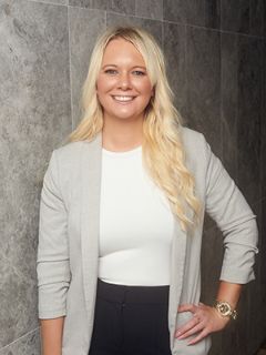 Emily Roworth Y - Real Estate Agent