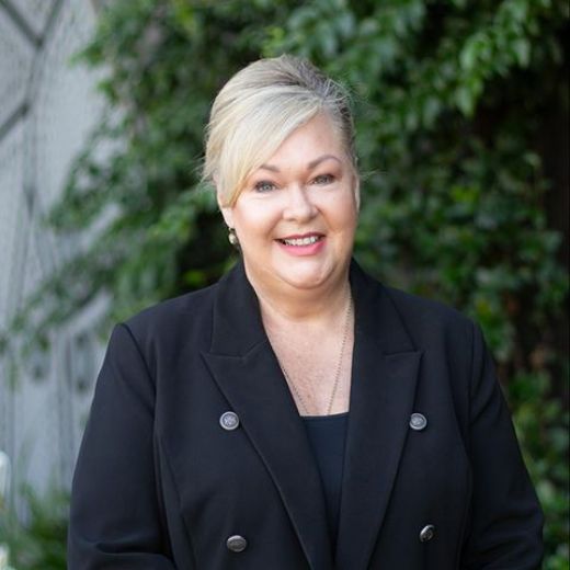 Suzanna  Thomas - Real Estate Agent at Ray White Shore Group