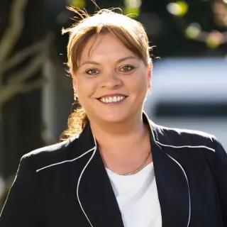 Angie Kulikov - Real Estate Agent
