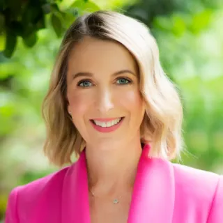 Lisa Davies - Real Estate Agent