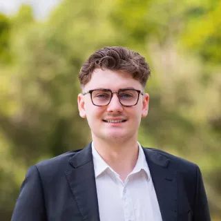Ezekiel Simons - Real Estate Agent