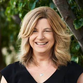 Petra Mells - Real Estate Agent