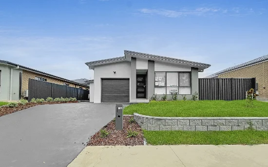 122a Rita St, Thirlmere, NSW 2572