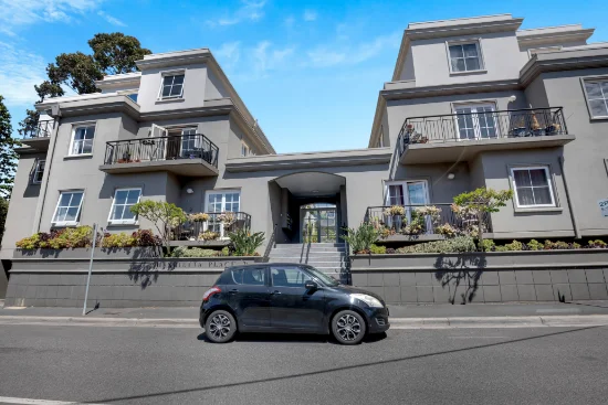 17/2 Henrietta Street, Hawthorn, Vic 3122