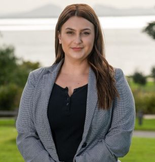 Georgia Peterson - Real Estate Agent