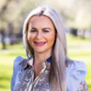 Hayley Staltari - Real Estate Agent