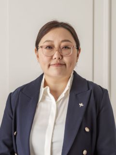 Helen He - Real Estate Agent