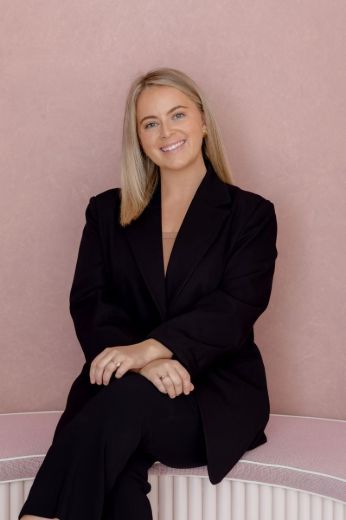 Hilary Moy - Real Estate Agent at Molenaar + McNeice