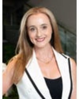 Hollie Hewett - Real Estate Agent