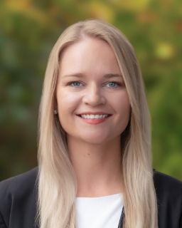 Holly Freeland - Real Estate Agent