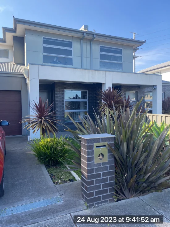 1/10 Richards Court, Brooklyn, Vic 3012